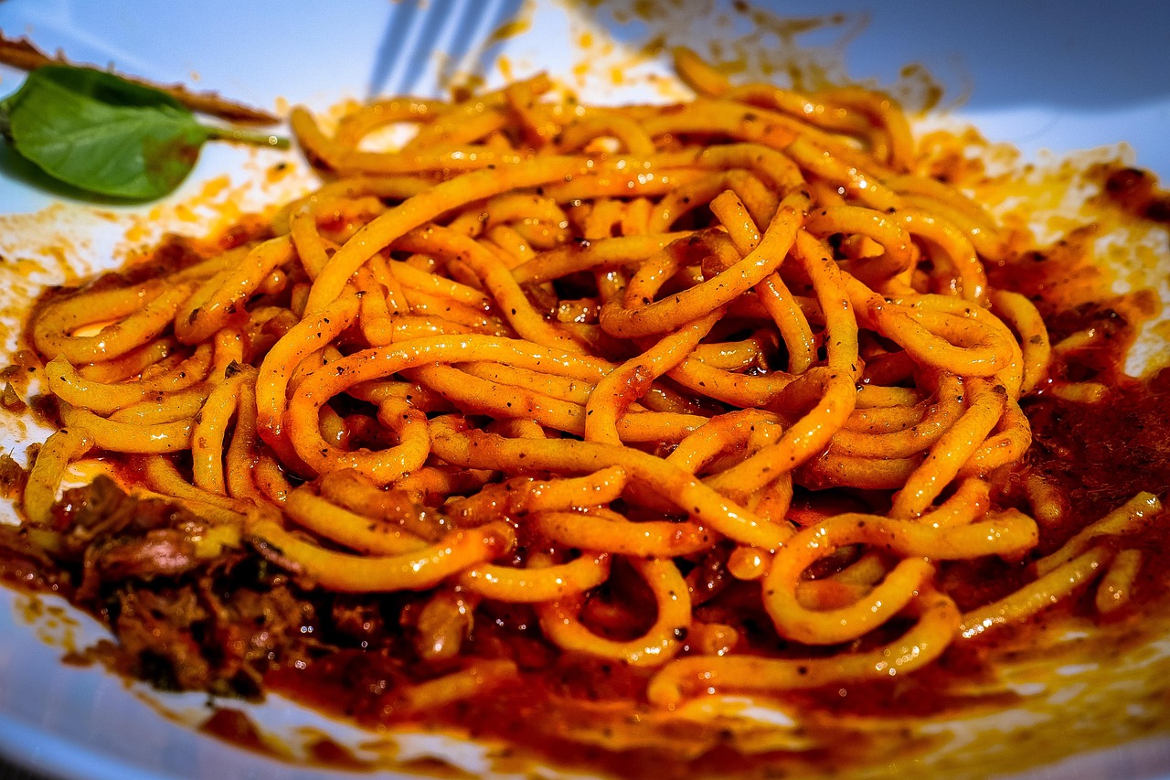 探索面条美食新境界，最新吃面法